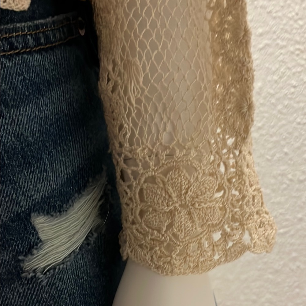 A rare find ! Vintage LIM’S button down crocheted lace garment, size S gorgeous - Picture 10 of 14